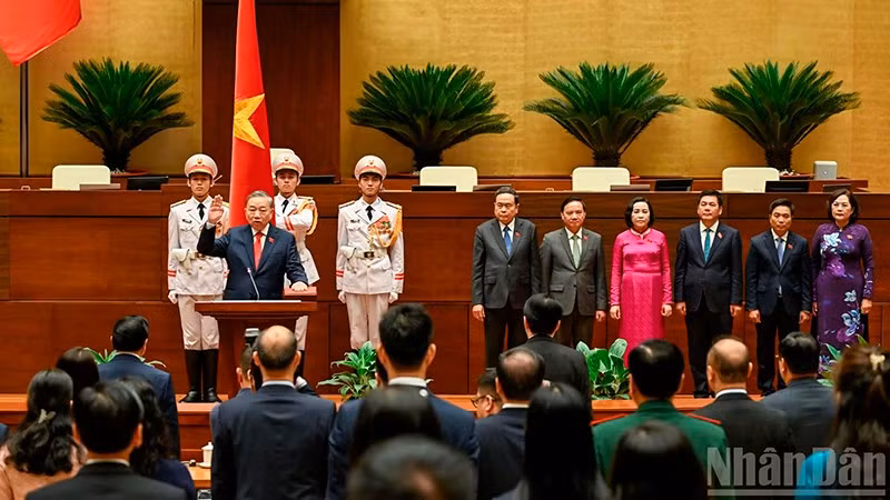 Tổng Bí thư Tô Lâm tuyên thệ nhậm chức Chủ tịch nước. (Ảnh: Báo Nhân Dân)