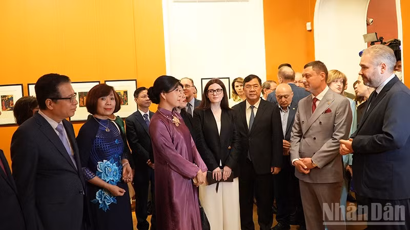 Khai mạc Triển lãm “Người thầy – Học trò: Giai điệu của hành trình”.