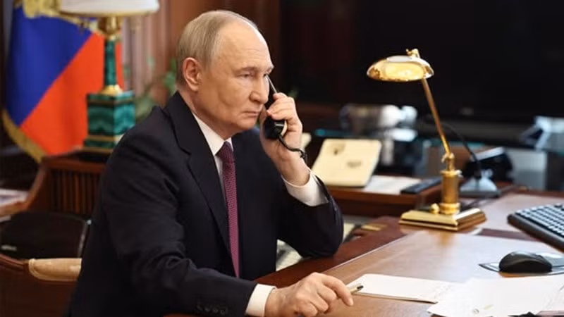 Tổng thống Nga Vladimir Putin điện đàm. (Ảnh: TASS)