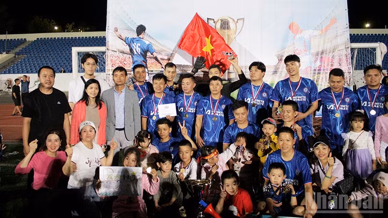 Đội Trung tâm thương mại Hà Nội giành chức vô địch.