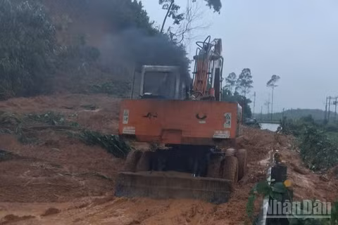 Khắc phục hậu quả mưa bão xảy ra đầu tháng 11/2025 tại Đà Nẵng.
