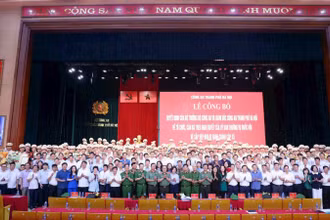 Lễ Công bố Quyết định của Bộ trưởng Công an và Giám đốc Công an thành phố Hà Nội về tổ chức cán bộ theo Nghị quyết của Ủy ban Thường vụ Quốc hội về sắp xếp đơn vị hành chính cấp xã.