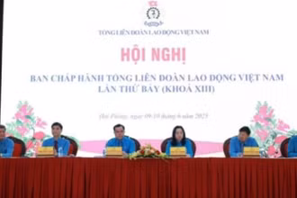 Đoàn Chủ tịch điều hành Hội nghị.
