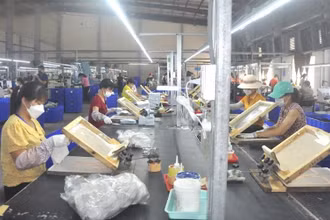 Với mức thu nhập hiện tại, công nhân, lao động không đủ bảo đảm cuộc sống ổn định.