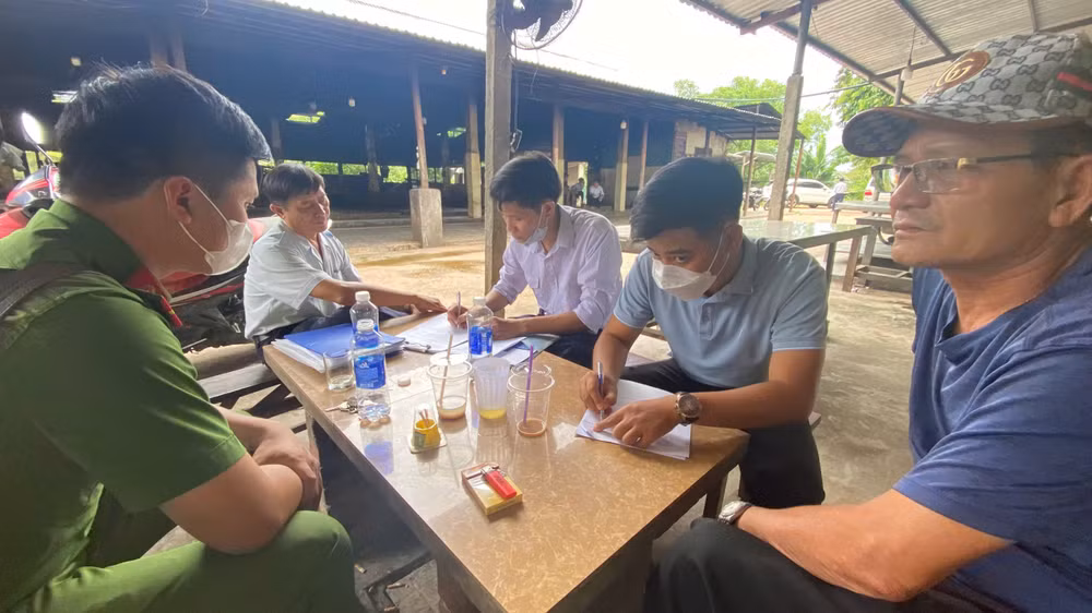 Ngày 9/7, tại một lò mổ ở Huế cơ quan chức năng phát hiện chủ lợn mổ lợn chết ngoài giờ quy định để bán ra thị trường