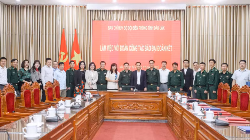 Quang cảnh buổi làm việc. (Ảnh: Quang Vinh)