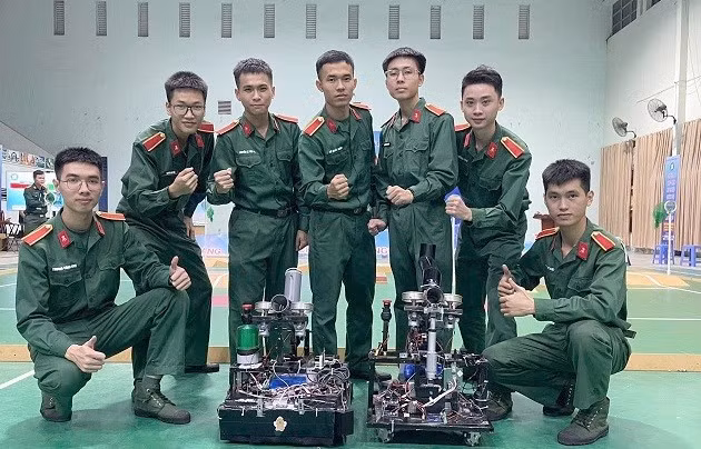 Học viên Học viện Kỹ thuật quân sự tham gia Cuộc thi Robocon năm 2024 cấp Học viện (Ảnh: Học viện Kỹ thuật quân sự) 