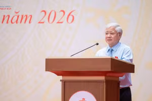 Phó Chủ tịch Thường trực Quốc hội Đỗ Văn Chiến phát biểu.