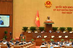 Chiều 22/8, Quốc hội xem xét dự thảo Nghị quyết về cơ chế, chính sách đặc thù để di chuyển các di tích nằm trong phạm vi thực hiện tuyến đường kết nối Cảng hàng không quốc tế Gia Bình với Thủ đô Hà Nội và dự án xây dựng Doanh trại Trung đoàn không quân Công an nhân dân. (Ảnh: DUY LINH)