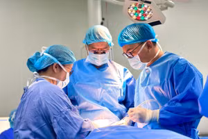 Ca phẫu thuật được triển khai khẩn trương. (Ảnh: BVCC)