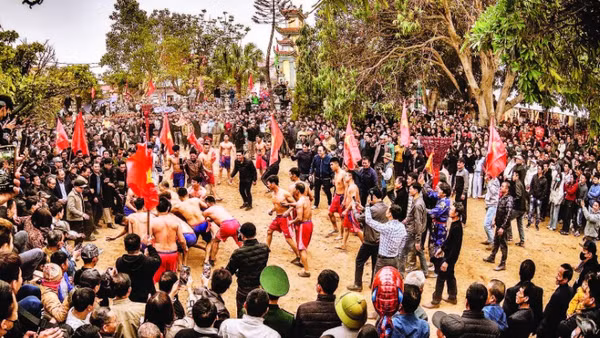 Lễ hội vật cầu đền Hét diễn ra tại xã Thái Ninh (tỉnh Hưng Yên) dịp đầu xuân.