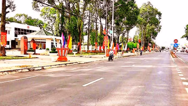 Hệ thống giao thông trên địa bàn Cư Jút luôn được giữ gìn khang trang, sạch đẹp.