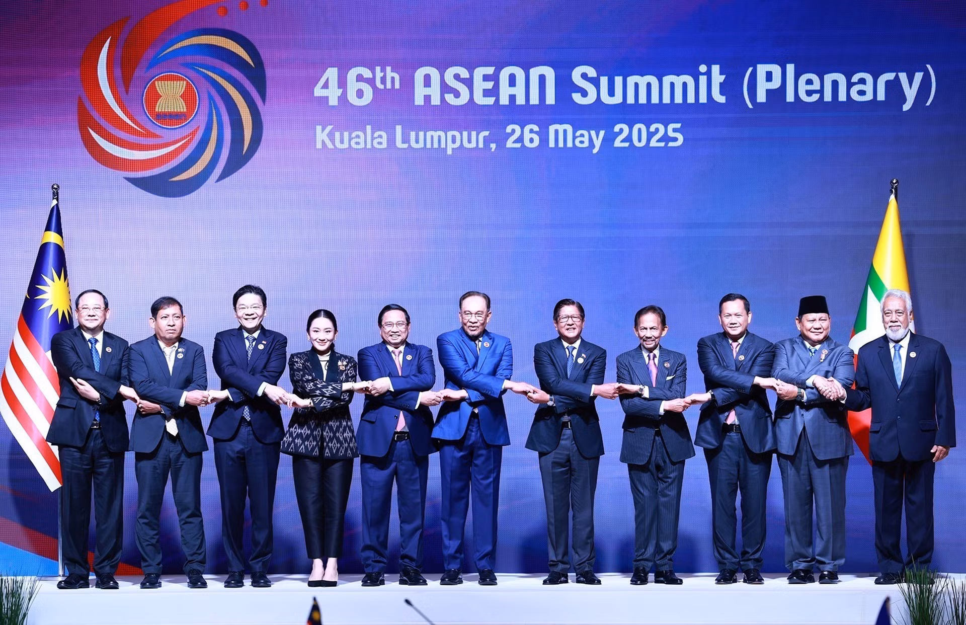 vna-potal-thu-tuong-tham-du-phien-toan-the-hoi-nghi-cap-cao-asean-lan-thu-46-8054140.jpg