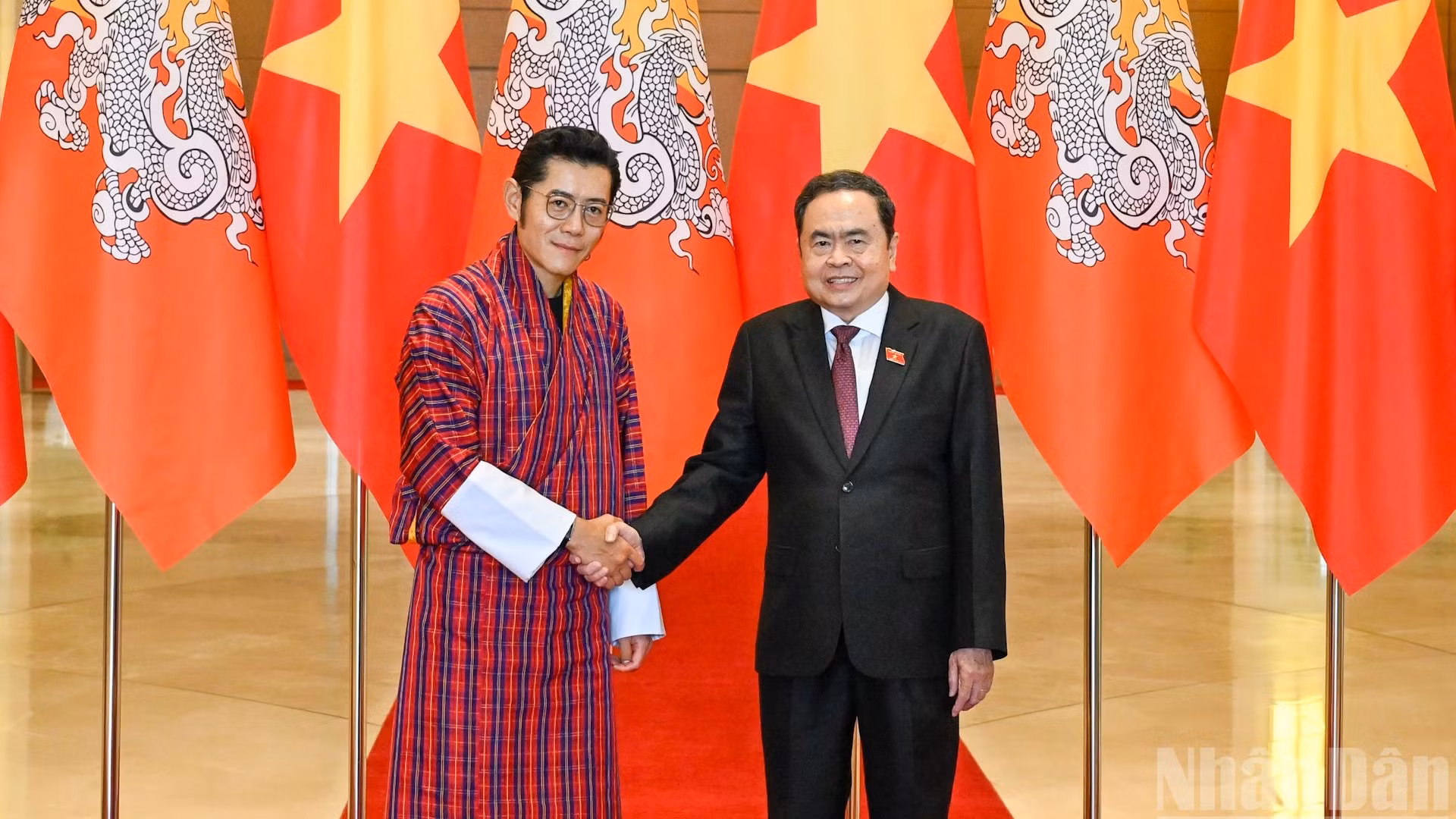Chủ tịch Quốc hội Trần Thanh Mẫn và Quốc vương Bhutan Jigme Khesar Namgyel Wangchuck.