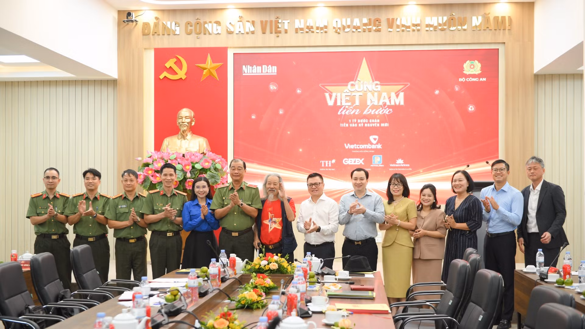 Lễ công bố hoạt động đi bộ toàn quốc "Cùng Việt Nam tiến bước". (Ảnh: THẾ ĐẠI)