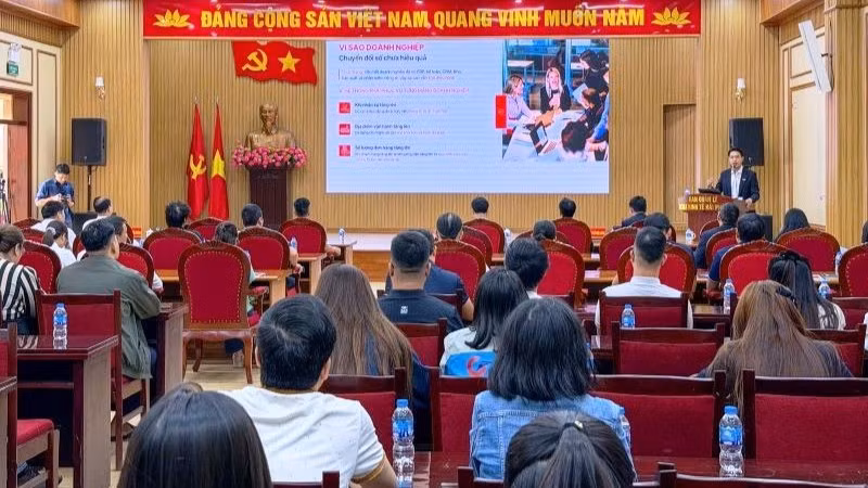 Hội thảo đào tạo chuyển đổi số, chuyển đổi AI cho doanh nghiệp, do Ban Quản lý Khu kinh tế Hải Phòng tổ chức tháng 3/2026, thu hút khoảng 150 doanh nghiệp tham gia.