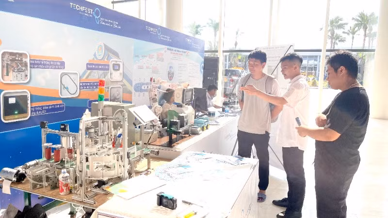 Trưng bày sản phẩm khoa học công nghệ trong khuôn khổ sự kiện Techfest Hải Phòng 2025. (Ảnh: XUÂN TRƯỜNG)