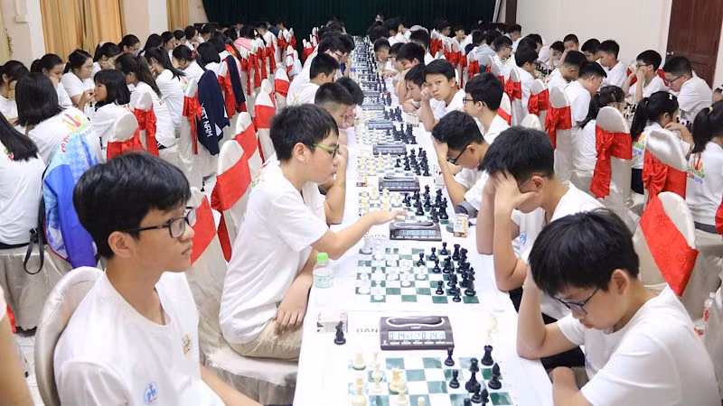 Các kỳ thủ đua tài trong giải đấu.