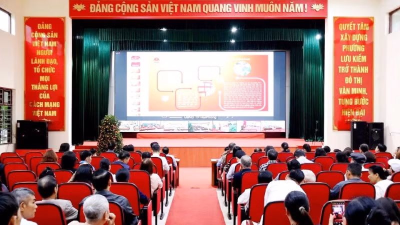 Một hội nghị tập huấn về công tác bầu cử được tổ chức bằng hình thức trực tiếp kết hợp trực tuyến ở Hải Phòng.