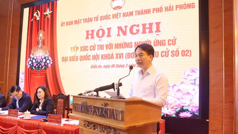 Các ứng cử viên đại biểu Quốc hội khóa XVI tiếp xúc cử tri tại đơn vị bầu cử số 2 thành phố Hải Phòng.