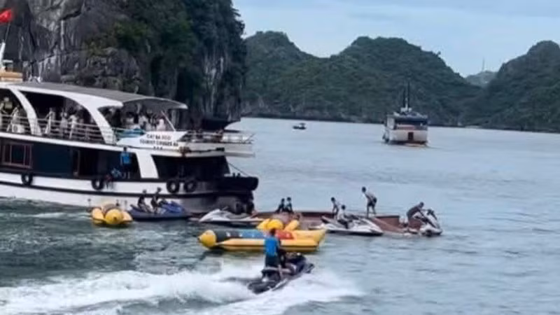 Các phương tiện tham gia cứu hộ thuyền bị nạn. (Ảnh mạng xã hội)