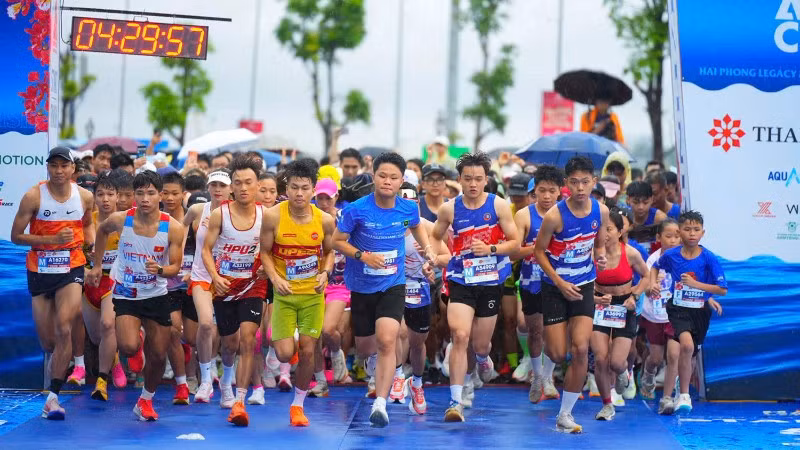Giải chạy thu hút hơn 8.000 vận động viên trong nước và quốc tế tham gia.