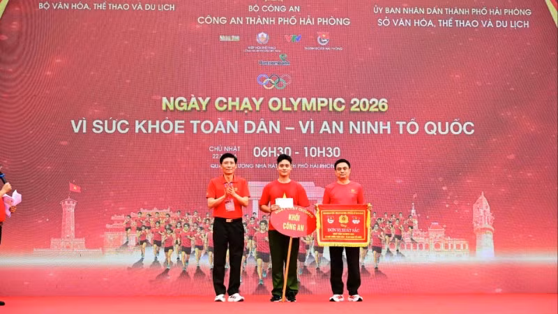 trao-giai-khoi-an-tuong-6128.jpg