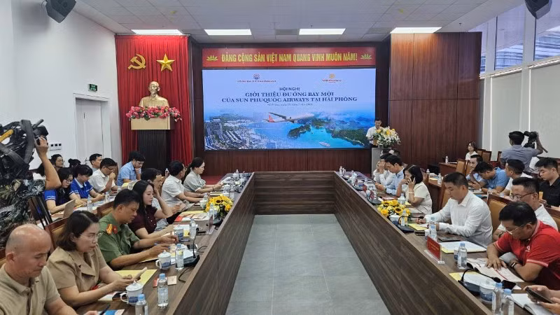 Quang cảnh hội nghị giới thiệu đường bay mới của Sun PhuQuoc Airways tại thành phố Hải Phòng.
