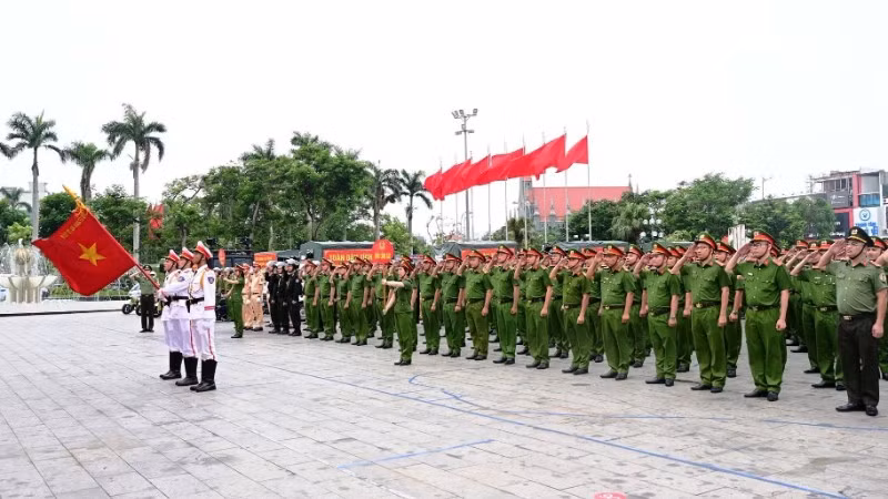 Các lực lượng Công an thành phố Hải Phòng ra quân thực hiện đợt cao điểm tấn công, trấn áp tội phạm, bảo đảm an ninh, trật tự phục vụ Đại hội Đảng các cấp, các hoạt động kỷ niệm, sự kiện chính trị quan trọng trên địa bàn thành phố.