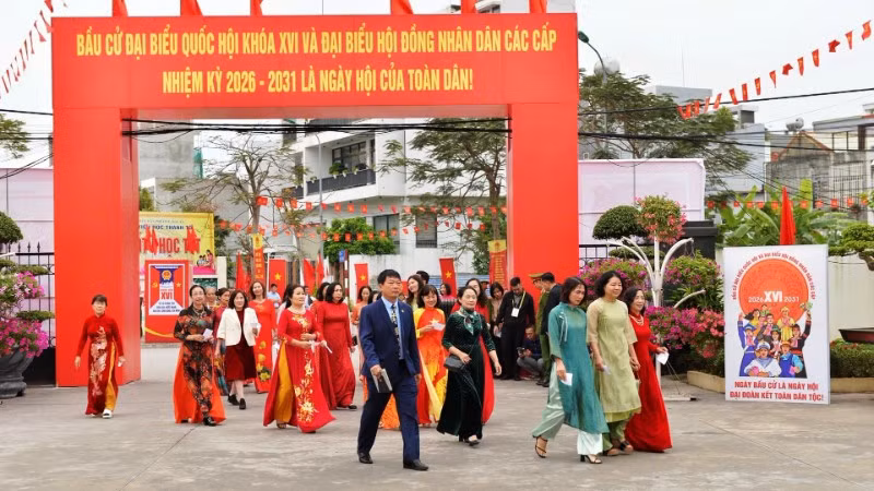 Cử tri Hải Phòng trong ngày hội non sông.