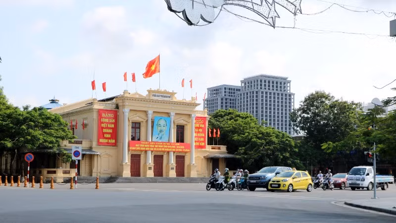 Ở cấp thành phố, hoạt động được tổ chức tại Quảng trường trung tâm Nhà hát thành phố Hải Phòng.