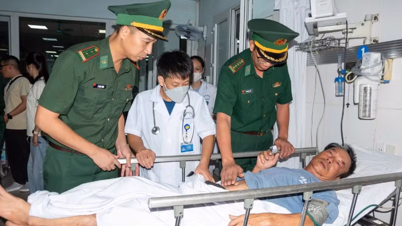 Thuyền viên tàu HP 90666-TS được chăm sóc y tế tại Bệnh viện Hữu nghị Việt Tiệp (Hải Phòng).