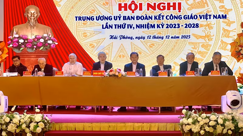 Đoàn Chủ tịch điều hành Hội nghị Trung ương Ủy ban Đoàn kết Công giáo Việt Nam.