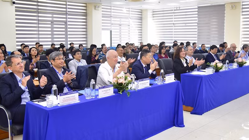 Các đại biểu dự Hội thảo.