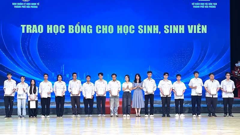 trao-hoc-bong.jpg
