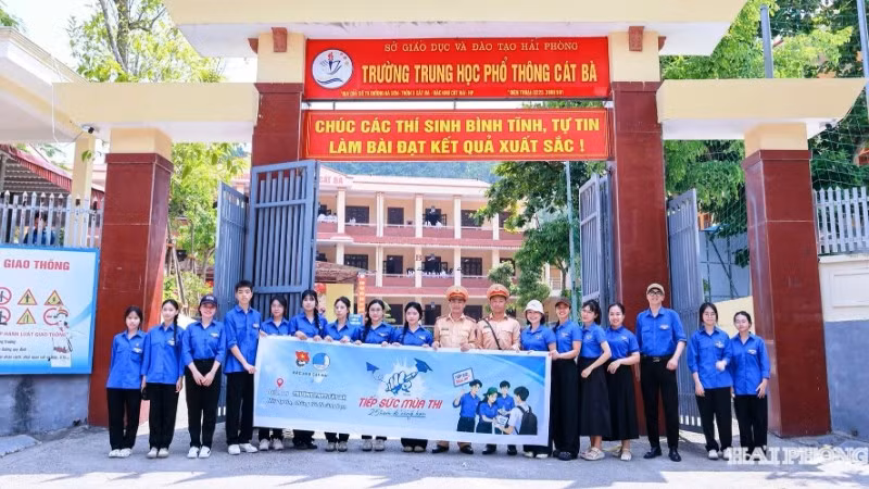 tiep-suc-ky-thi-cat-ba-xuan-thuy-646.jpg