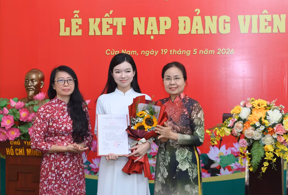 ket-nap-dang-vien-trong-thpt-tran-phu-6.jpg
