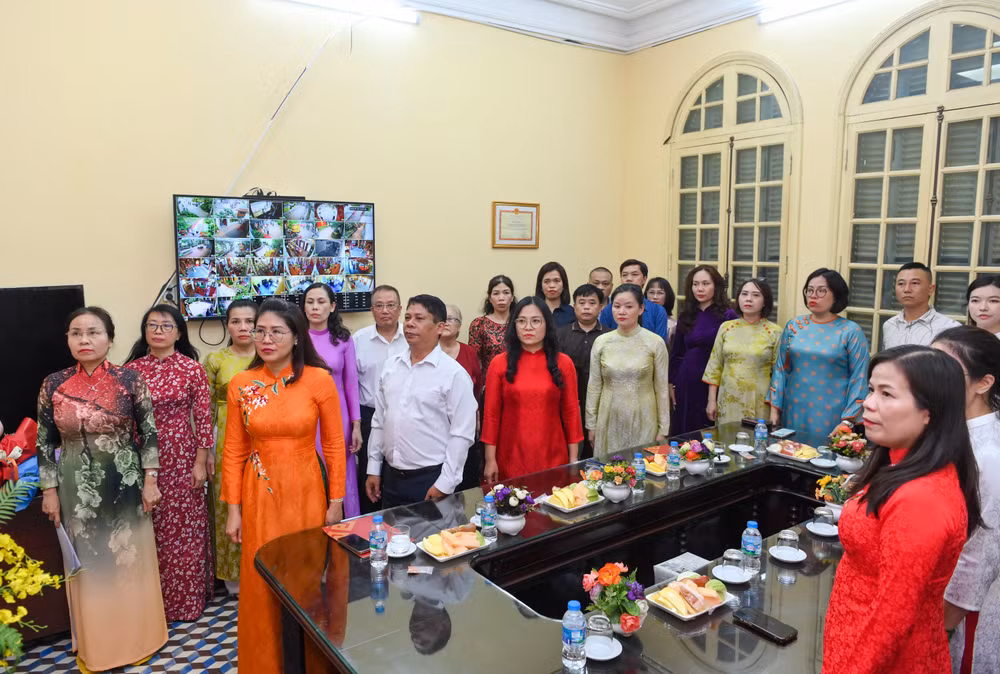ket-nap-dang-vien-trong-thpt-tran-phu-10.jpg