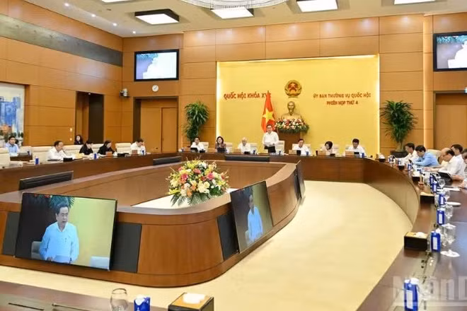 Phiên họp thứ 4 của Ủy ban Thường vụ Quốc hội. (Ảnh: THỦY NGUYÊN)