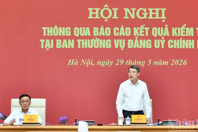 Đồng chí Lê Minh Hưng, Ủy viên Bộ Chính trị, Bí thư Đảng ủy Chính phủ, Thủ tướng Chính phủ phát biểu ý kiến tại hội nghị. (Ảnh: Thanh Giang)