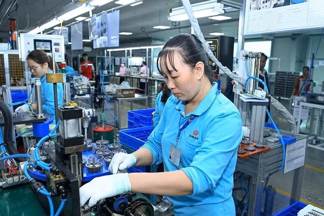 Công ty TNHH Ohsung Vina (FDI Hàn Quốc) chuyên sản xuất linh phụ kiện điện tử, màn hình và thiết bị điện tại Khu công nghiệp Liên Hà Thái, tỉnh Hưng Yên (Ảnh ĐĂNG ANH)
