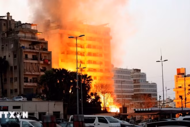 Tòa nhà bị phá hủy sau vụ không kích của lực lượng Israel xuống khu vực Bachoura thuộc Beirut, Liban ngày 12/3. (Ảnh: THX/TTXVN)