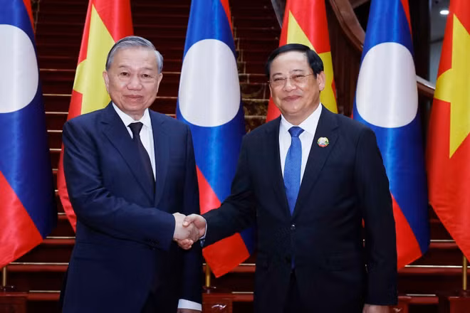 Tổng Bí thư Tô Lâm hội kiến Thủ tướng Lào Sonexay Siphandone. (Ảnh: Thống Nhất/TTXVN)