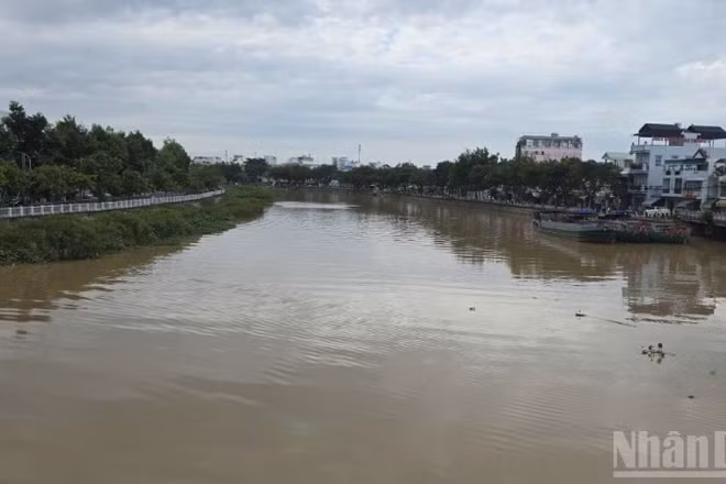 Sông Long Xuyên, nơi xảy ra tai nạn đuối nước.