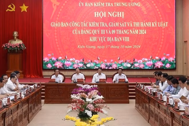 Hội nghị giao ban công tác kiểm tra, giám sát và thi hành kỷ luật của Đảng khu vực địa bàn VIII quý III và chín tháng năm 2024. (Ảnh TTXVN)