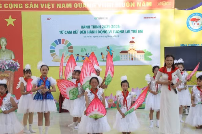 Tiết mục văn nghệ tại buổi tổng kết.