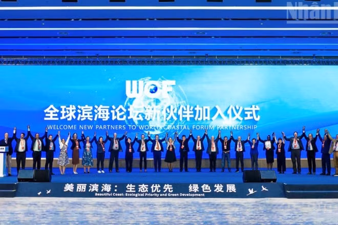 Diễn đàn bờ biển toàn cầu 2025 với chủ đề “Bờ biển tươi đẹp: Ưu tiên sinh thái và phát triển xanh”.