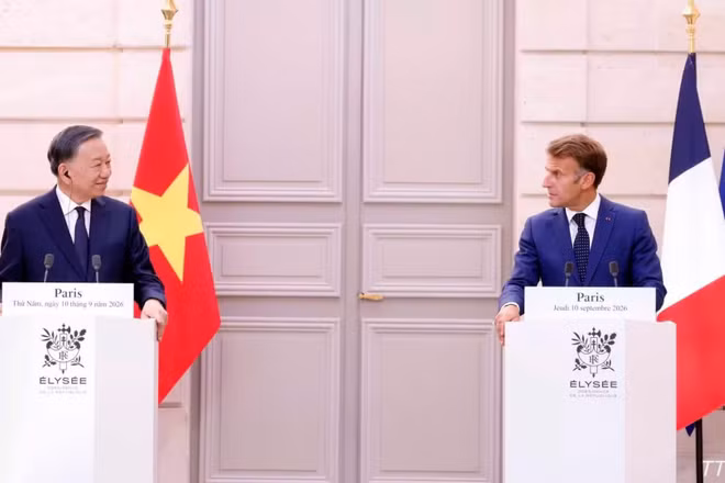 Tổng Bí thư, Chủ tịch nước Tô Lâm và Tổng thống Pháp Emmanuel Macron gặp gỡ báo chí, thông báo kết quả hội đàm. (Ảnh: Thống Nhất/TTXVN)