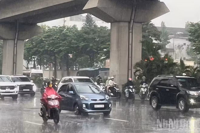 Dự báo Hà Nội có lúc có mưa rào và dông, cục bộ có nơi mưa to. (Ảnh minh họa: Đ.T)