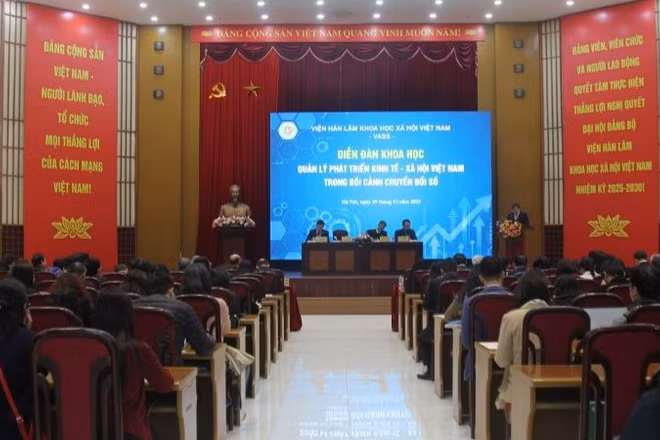 Hội thảo "Quản lý phát triển kinh tế-xã hội Việt Nam trong bối cảnh chuyển đổi số" do Viện Hàn lâm Khoa học xã hội Việt Nam tổ chức.